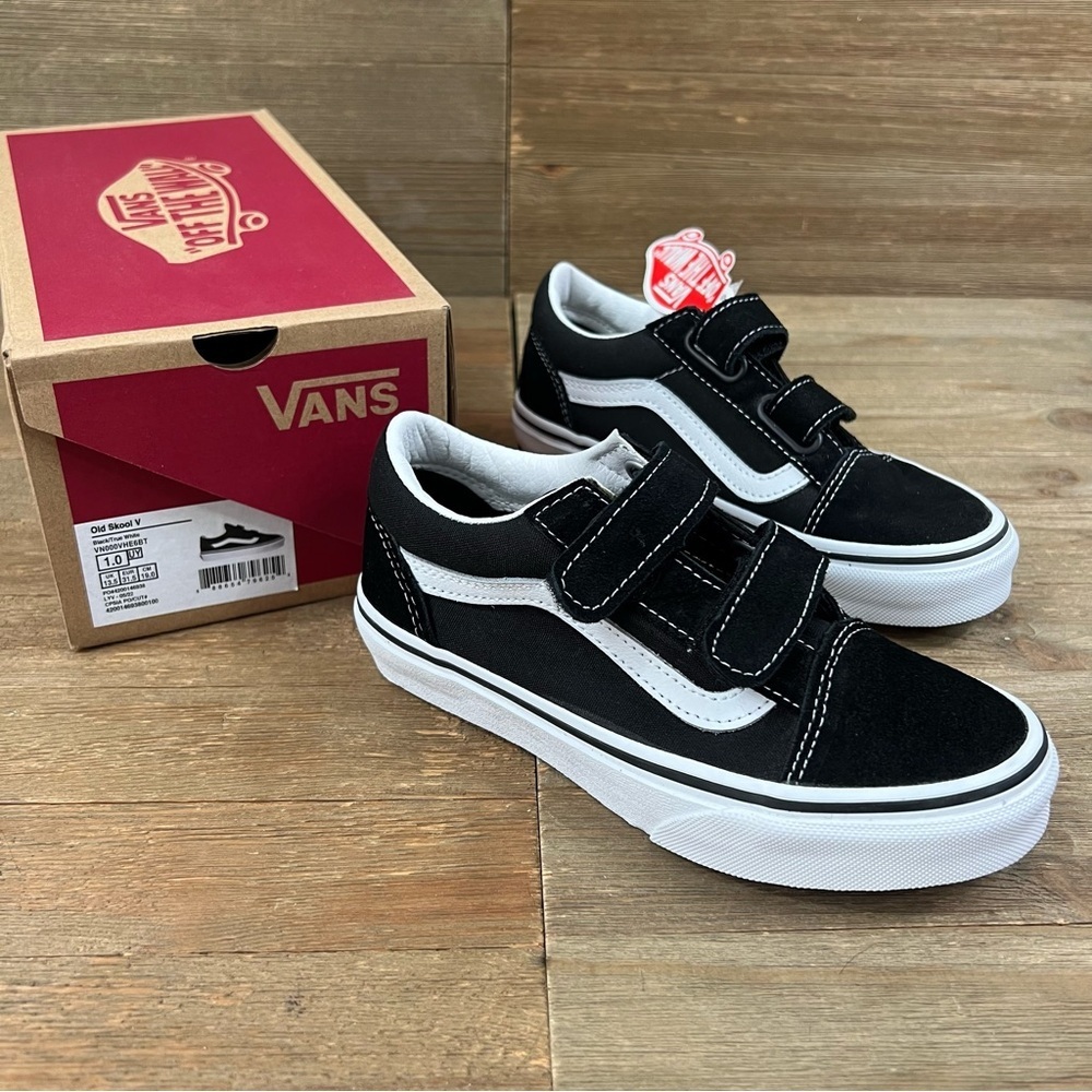 NWT Vans Old Skool V Sneakers